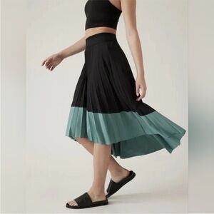 Athleta Black/Teal pleated skirt size S